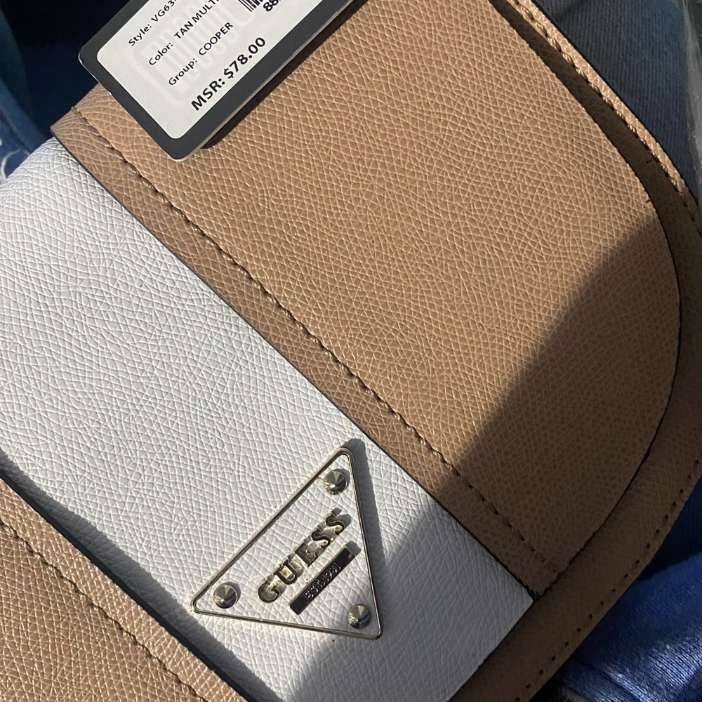 NWT Guess crossbody bag in tan and white - Picture 5 of 7